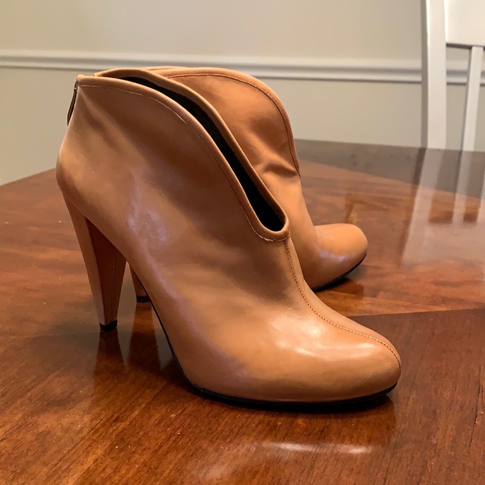 Vince Camuto Booties size 6